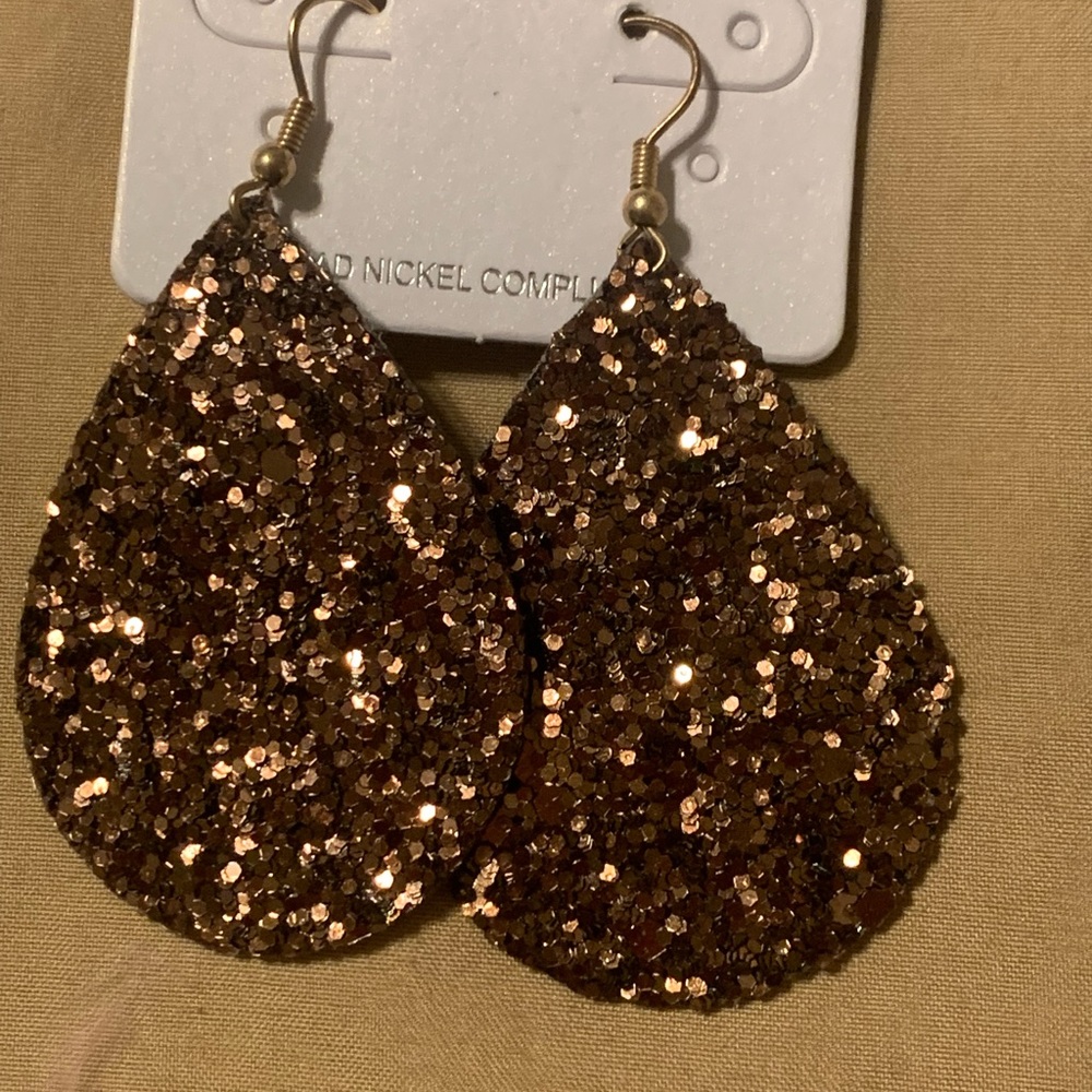 Brand new earrings 🤎🤎🤎